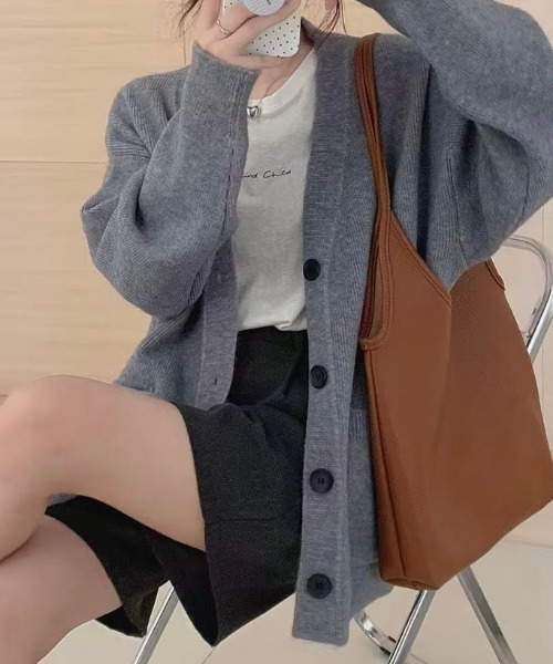 NANEA(ナネア)の「Vネックニットカーディガン(カーディガン/ボレロ・レディース・ブラック/グレー/ブラウン/レッド/アイボリー/ブルー・フリー)」の1枚目の写真