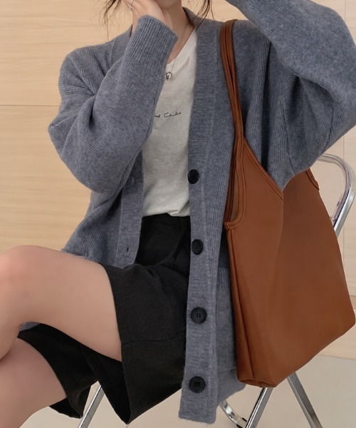 NANEA(ナネア)の「Vネックニットカーディガン(カーディガン/ボレロ・レディース・ブラック/グレー/ブラウン/レッド/アイボリー/ブルー・フリー)」の11枚目の写真