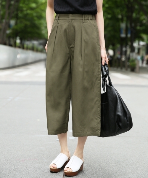 LEPSIM（レプシィム）の「GRINFILクロプドワイドパンツ　739535（その他パンツ・レディース・オフホワイト/ブラック/ライトベージュ/カーキ・MEDIUM/LARGE）」の4枚目の写真