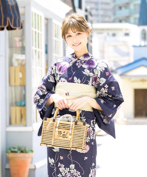 bonheur saisons（ボヌールセゾン）の「浴衣3点セット （浴衣＋帯＋下駄）「bonheur saisons/ボヌールセゾン」（浴衣・レディース・ホワイト系その他/レッド系その他2/ベージュ系その他6/ピンク系その他/ベージュ系その他7/ライトブルー/ブルー系その他3/イエロー系その他2/ベージュ系その他5/ホワイト系その他2/ブルー系その他5/ホワイト系その他4/ブルー系その他6/ホワイト系その他3/ブルー系その他/ブルー系その他2・FREE/フリー）」の9枚目の写真