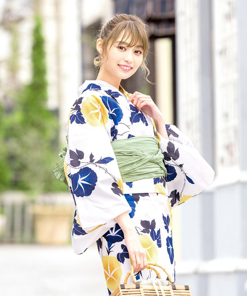 bonheur saisons（ボヌールセゾン）の「浴衣3点セット （浴衣＋帯＋下駄）「bonheur saisons/ボヌールセゾン」（浴衣・レディース・ホワイト系その他/レッド系その他2/ベージュ系その他6/ピンク系その他/ベージュ系その他7/ライトブルー/ブルー系その他3/イエロー系その他2/ベージュ系その他5/ホワイト系その他2/ブルー系その他5/ホワイト系その他4/ブルー系その他6/ホワイト系その他3/ブルー系その他/ブルー系その他2・FREE/フリー）」の2枚目の写真