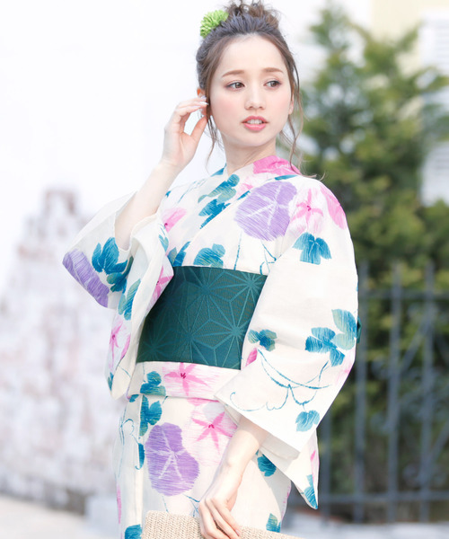 bonheur saisons（ボヌールセゾン）の「浴衣3点セット （浴衣＋帯＋下駄）「bonheur saisons/ボヌールセゾン」（浴衣・レディース・ホワイト系その他/レッド系その他2/ベージュ系その他6/ピンク系その他/ベージュ系その他7/ライトブルー/ブルー系その他3/イエロー系その他2/ベージュ系その他5/ホワイト系その他2/ブルー系その他5/ホワイト系その他4/ブルー系その他6/ホワイト系その他3/ブルー系その他/ブルー系その他2・FREE/フリー）」の4枚目の写真