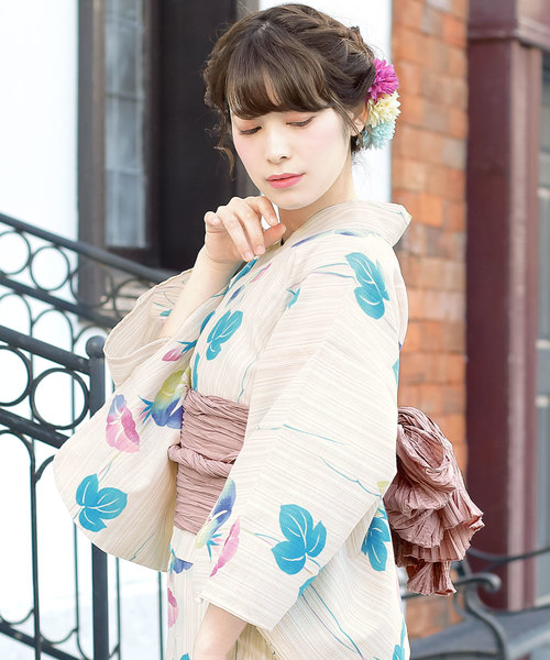 bonheur saisons（ボヌールセゾン）の「浴衣3点セット （浴衣＋帯＋下駄）「bonheur saisons/ボヌールセゾン」（浴衣・レディース・ホワイト系その他/レッド系その他2/ベージュ系その他6/ピンク系その他/ベージュ系その他7/ライトブルー/ブルー系その他3/イエロー系その他2/ベージュ系その他5/ホワイト系その他2/ブルー系その他5/ホワイト系その他4/ブルー系その他6/ホワイト系その他3/ブルー系その他/ブルー系その他2・FREE/フリー）」の5枚目の写真