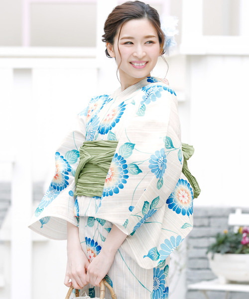 bonheur saisons（ボヌールセゾン）の「浴衣3点セット （浴衣＋帯＋下駄）「bonheur saisons/ボヌールセゾン」（浴衣・レディース・ホワイト系その他/レッド系その他2/ベージュ系その他6/ピンク系その他/ベージュ系その他7/ライトブルー/ブルー系その他3/イエロー系その他2/ベージュ系その他5/ホワイト系その他2/ブルー系その他5/ホワイト系その他4/ブルー系その他6/ホワイト系その他3/ブルー系その他/ブルー系その他2・FREE/フリー）」の6枚目の写真