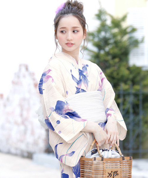 bonheur saisons（ボヌールセゾン）の「浴衣3点セット （浴衣＋帯＋下駄）「bonheur saisons/ボヌールセゾン」（浴衣・レディース・ホワイト系その他/レッド系その他2/ベージュ系その他6/ピンク系その他/ベージュ系その他7/ライトブルー/ブルー系その他3/イエロー系その他2/ベージュ系その他5/ホワイト系その他2/ブルー系その他5/ホワイト系その他4/ブルー系その他6/ホワイト系その他3/ブルー系その他/ブルー系その他2・FREE/フリー）」の7枚目の写真