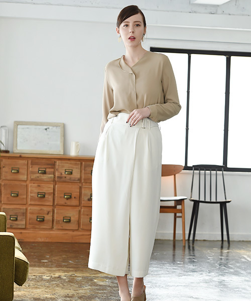 marjour（マージュール）の「シングルカラーブラウス（シャツ/ブラウス・レディース・ブラック/オフホワイト/ベージュ・MEDIUM）」の4枚目の写真