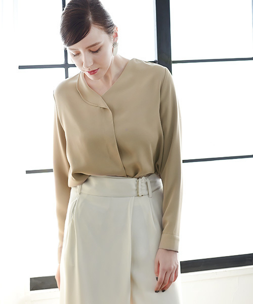 marjour（マージュール）の「シングルカラーブラウス（シャツ/ブラウス・レディース・ブラック/オフホワイト/ベージュ・MEDIUM）」の7枚目の写真