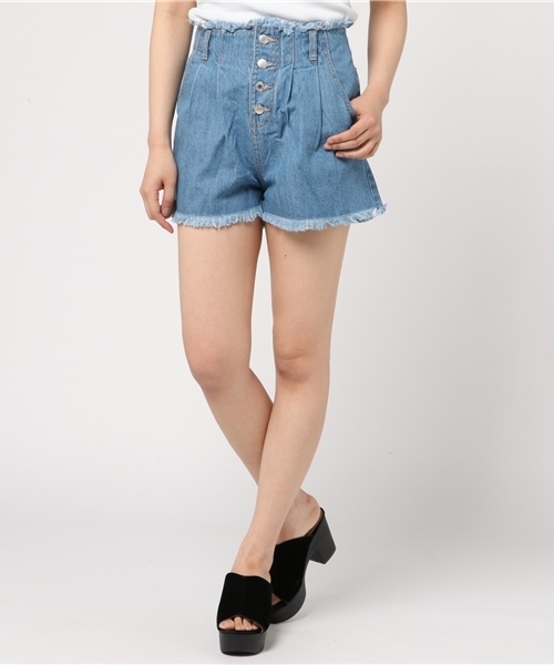 Honeys（ハニーズ）の「フリンジショートパンツ（デニムパンツ・レディース・ブルー系その他/オフホワイト/ライトブルー・L/S/M）」の2枚目の写真