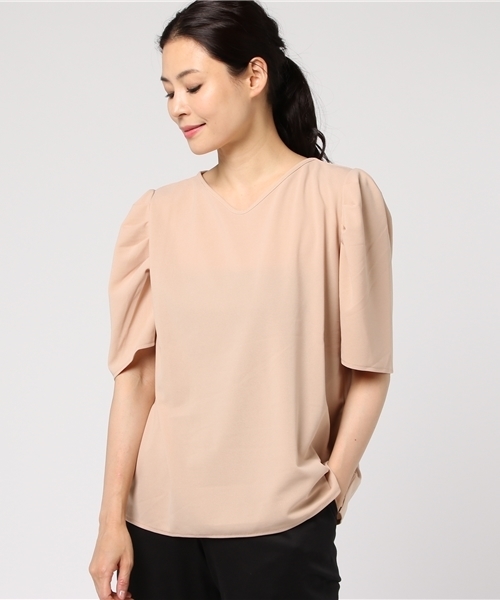 Re:EDIT(リエディ)の「薄手ポンチ5分袖タックショルダー両Vネックトップス(Tシャツ/カットソー・レディース・ベージュ/マスタード/ブラウン/グリーン/ブラック/アイボリー・MEDIUM/LARGE)」の18枚目の写真