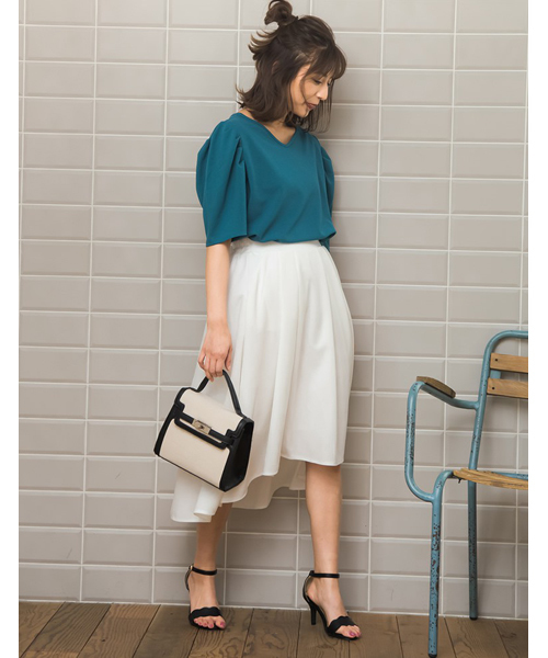 Re:EDIT(リエディ)の「薄手ポンチ5分袖タックショルダー両Vネックトップス(Tシャツ/カットソー・レディース・ベージュ/マスタード/ブラウン/グリーン/ブラック/アイボリー・MEDIUM/LARGE)」の8枚目の写真