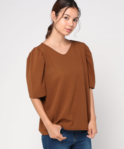 Re:EDIT(リエディ)の「薄手ポンチ5分袖タックショルダー両Vネックトップス(Tシャツ/カットソー・レディース・ベージュ/マスタード/ブラウン/グリーン/ブラック/アイボリー・MEDIUM/LARGE)」の4枚目の写真