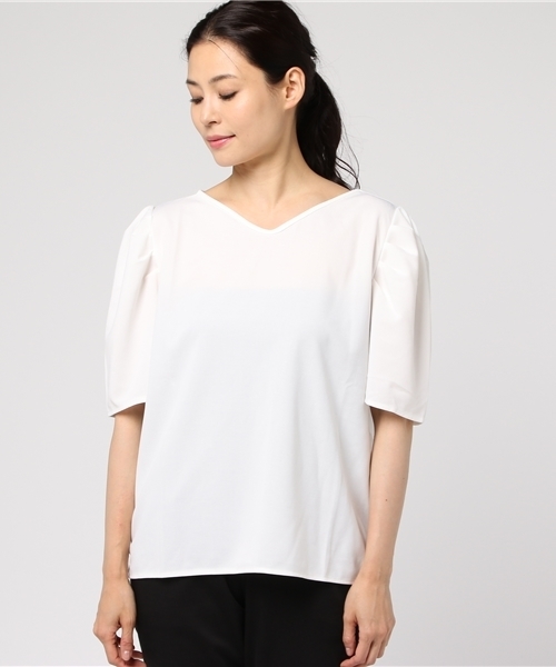 Re:EDIT(リエディ)の「薄手ポンチ5分袖タックショルダー両Vネックトップス(Tシャツ/カットソー・レディース・ベージュ/マスタード/ブラウン/グリーン/ブラック/アイボリー・MEDIUM/LARGE)」の11枚目の写真