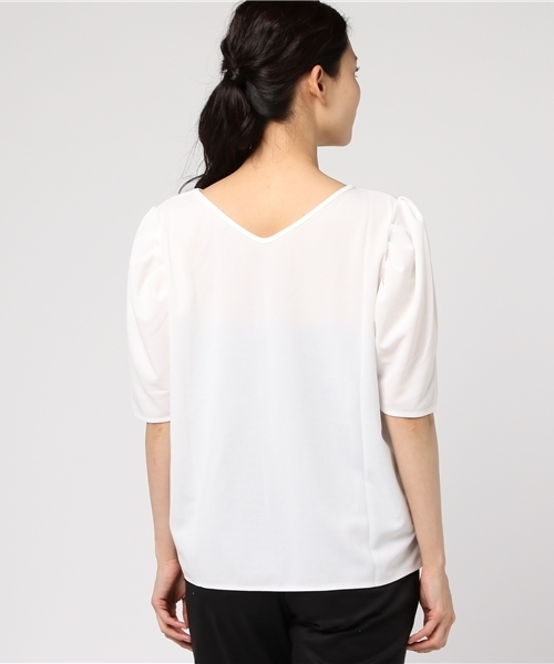 Re:EDIT(リエディ)の「薄手ポンチ5分袖タックショルダー両Vネックトップス(Tシャツ/カットソー・レディース・ベージュ/マスタード/ブラウン/グリーン/ブラック/アイボリー・MEDIUM/LARGE)」の13枚目の写真