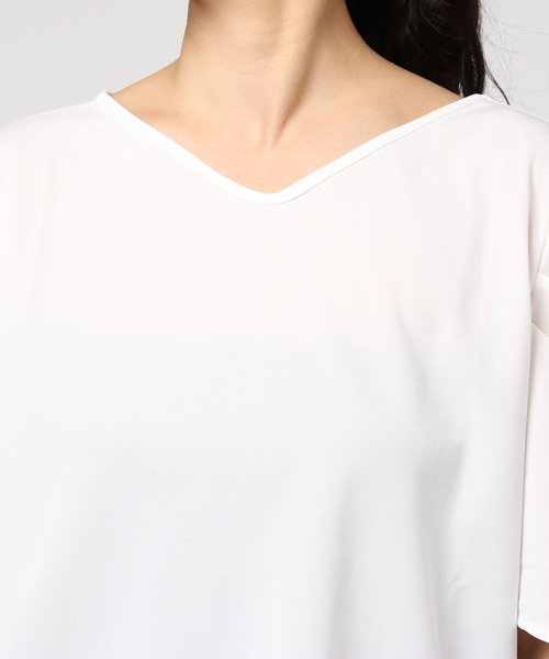 Re:EDIT(リエディ)の「薄手ポンチ5分袖タックショルダー両Vネックトップス(Tシャツ/カットソー・レディース・ベージュ/マスタード/ブラウン/グリーン/ブラック/アイボリー・MEDIUM/LARGE)」の14枚目の写真