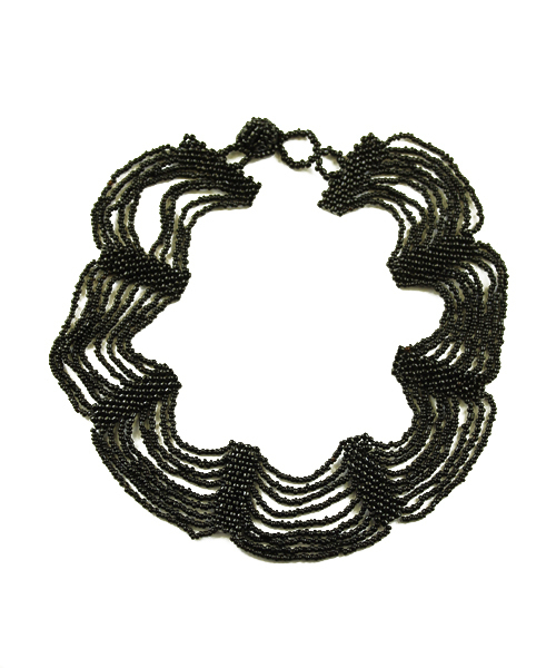 bpr BEAMS（ビーピーアール ビームス ）の「designsix LONDON / jadeネックレス（ネックレス・レディース・ホワイト/ブラック/ターコイズブルー/ロイヤルブルー/イエロー/レッド/シルバー/その他1/ホワイト系その他/ピンク/グリーン・ONESIZE）」の4枚目の写真