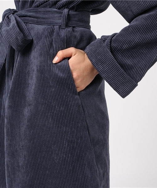 LBC（エルビーシー）の「コーデュロイガウンコート                  （その他アウター・レディース・オフホワイト/ネイビー/ブラウン・MEDIUM/LARGE）」の6枚目の写真