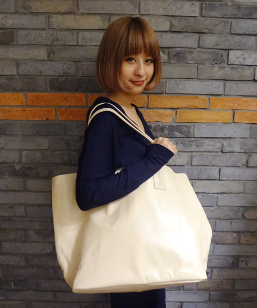 CIAOPANIC（チャオパニック）の「【Ciaopanic】　LEATHER　TOTEBAG（トートバッグ・レディース・アイボリー/ブラック/ネイビー/オレンジ/ダークブラウン・FREE）」の3枚目の写真