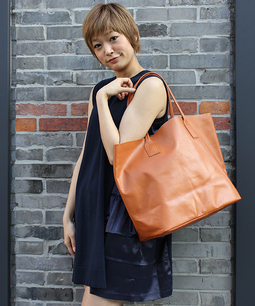 CIAOPANIC（チャオパニック）の「【Ciaopanic】　LEATHER　TOTEBAG（トートバッグ・レディース・アイボリー/ブラック/ネイビー/オレンジ/ダークブラウン・FREE）」の5枚目の写真