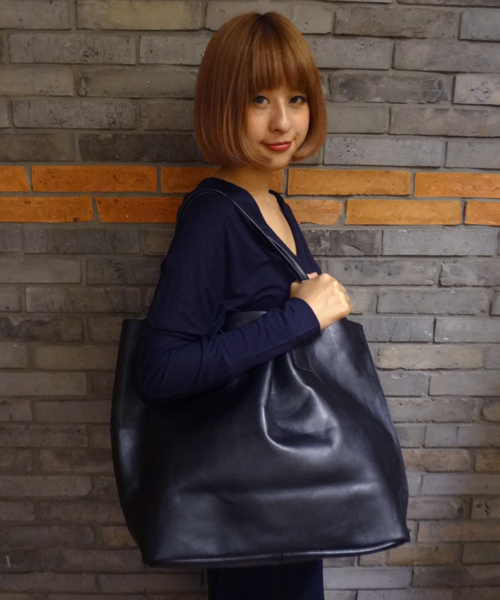 CIAOPANIC（チャオパニック）の「【Ciaopanic】　LEATHER　TOTEBAG（トートバッグ・レディース・アイボリー/ブラック/ネイビー/オレンジ/ダークブラウン・FREE）」の2枚目の写真