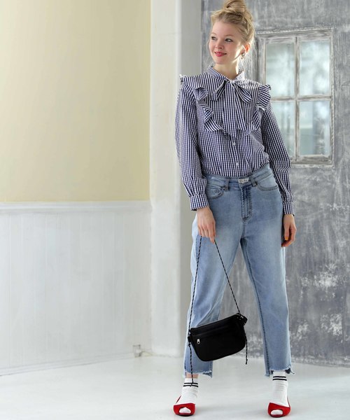 archives（アルシーヴ）の「レザータッチサコッシュ（ショルダーバッグ・レディース・ブラック/グレー・MEDIUM）」の12枚目の写真