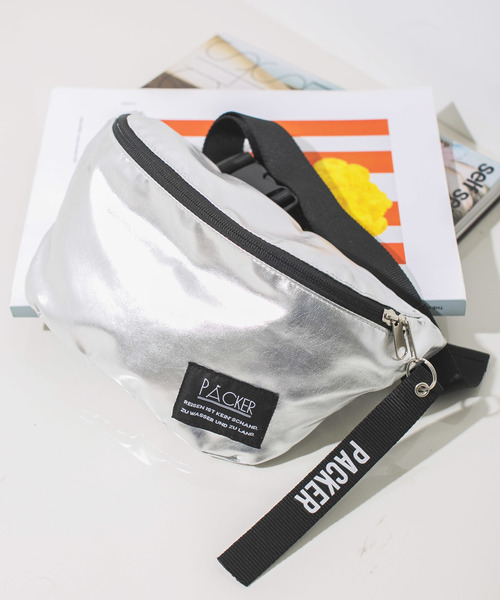 STUDIOUS SELECT（ステュディオスセレクト）の「【SPRUCE】メタリックボディバッグ 181008（ボディバッグ/ウエストポーチ・レディース・ブラック/ピンク/シルバー/ゴールド/ホワイト・FREE）」の4枚目の写真