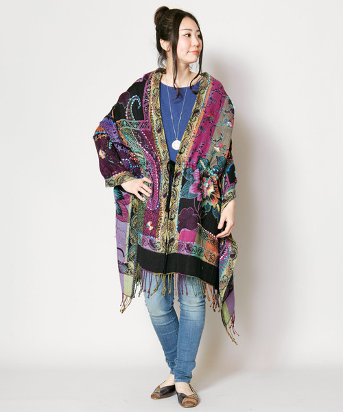 チャイハネ（チャイハネ）の「【チャイハネ】yul ジャガード刺繍ケープ（カーディガン/ボレロ・レディース・ブラック/パープル/ターコイズブルー・FREE）」の2枚目の写真