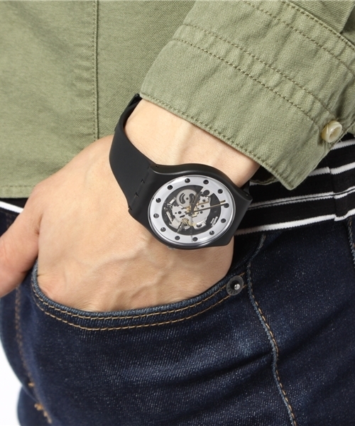BEAUTY&YOUTH UNITED ARROWS（ビューティーアンドユースユナイテッドアローズ）の「＜SWATCH＞ SILVER GALM¨§（アナログ腕時計・メンズ・ブラック・フリー）」の2枚目の写真