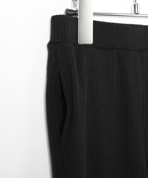 GLOBAL WORK(グローバルワーク)の「【キッズ】カットリブフレアパンツ/824476(その他パンツ・キッズ・オフホワイト/ブラック・SMALL/MEDIUM/LARGE/XX-LARGE/X-LARGE)」の6枚目の写真