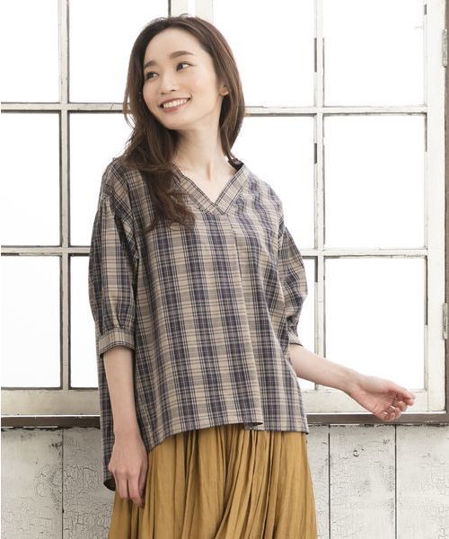 sabstreet my standard(サブストリートマイスタンダード)の「Vネックパフスリーブブラウス【大きいサイズ対応】【9号(M)~19号(5L)】(シャツ/ブラウス・レディース・ベージュ/ブラウン/グリーン・15号/9号/19号)」の1枚目の写真