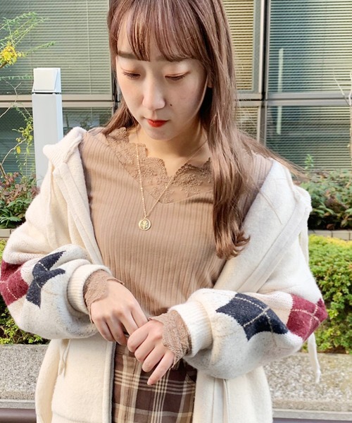 apres jour(アプレジュール)の「スカラップレースリブロンT【ZOZOTOWN限定アイテム】(Tシャツ/カットソー・レディース・ブラック/オフホワイト/モカ・フリー)」の7枚目の写真