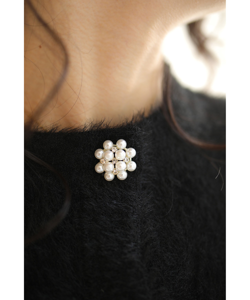 cawaii（カワイイ）の「（黒）パールの花ボタン輝くファーショートカーディガン（カーディガン/ボレロ・レディース・ブラック・FREE）」の9枚目の写真