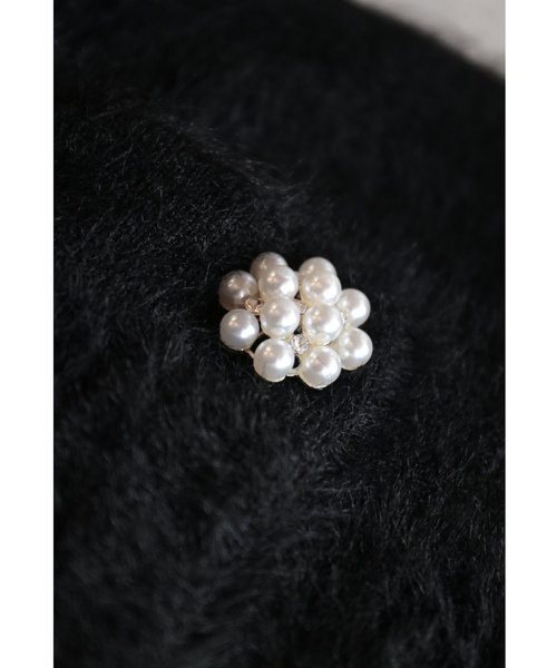 cawaii（カワイイ）の「（黒）パールの花ボタン輝くファーショートカーディガン（カーディガン/ボレロ・レディース・ブラック・FREE）」の13枚目の写真