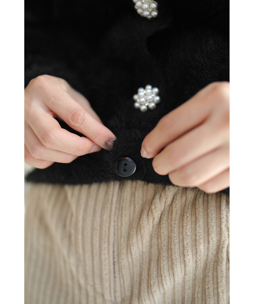 cawaii（カワイイ）の「（黒）パールの花ボタン輝くファーショートカーディガン（カーディガン/ボレロ・レディース・ブラック・FREE）」の14枚目の写真