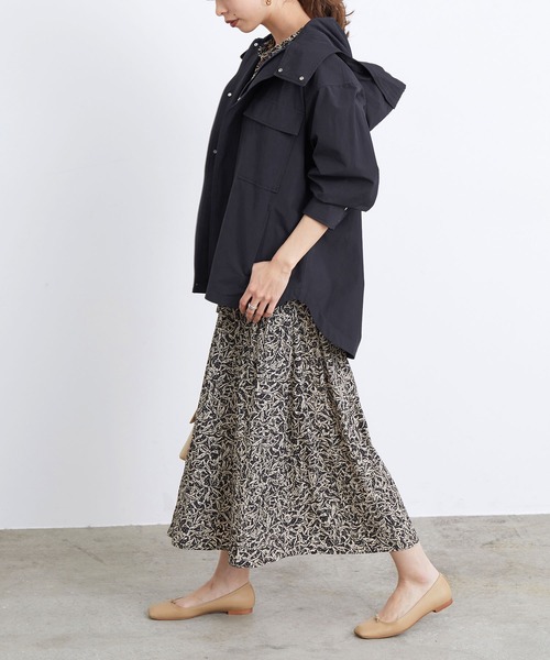 ADAM ET ROPE'（アダムエロペ）の「【WEB限定】マウンテンパーカー（マウンテンパーカー・レディース・ベージュ/ネイビー/キナリ・FREE）」の4枚目の写真