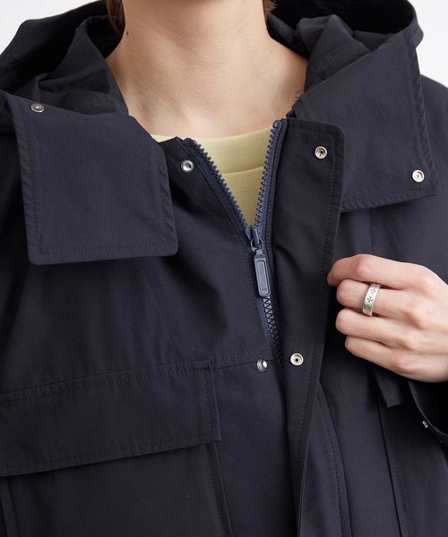 ADAM ET ROPE'（アダムエロペ）の「【WEB限定】マウンテンパーカー（マウンテンパーカー・レディース・ベージュ/ネイビー/キナリ・FREE）」の8枚目の写真