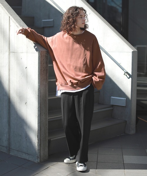 LILL(リル)の「スモーキートーンドロップショルダー袖ボリュームサイドスリットクルースウェット(スウェット・メンズ・ブルー/グリーン/ライトピンク/ダークグレー/オレンジ系その他・M/L/S)」の8枚目の写真