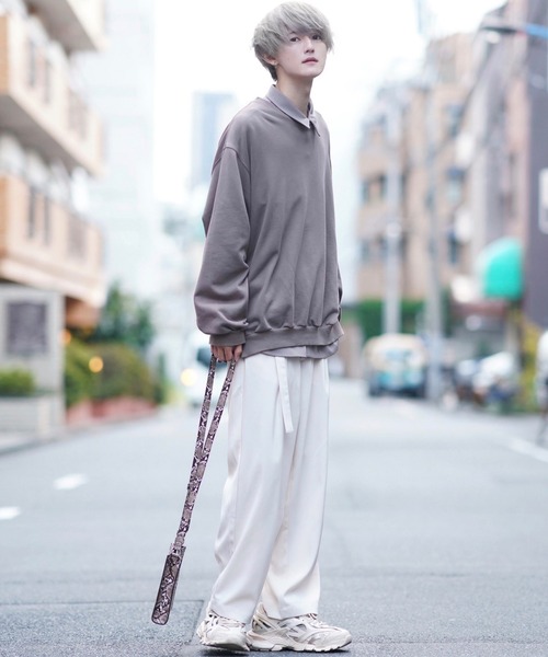 LILL(リル)の「スモーキートーンドロップショルダー袖ボリュームサイドスリットクルースウェット(スウェット・メンズ・ブルー/グリーン/ライトピンク/ダークグレー/オレンジ系その他・M/L/S)」の18枚目の写真