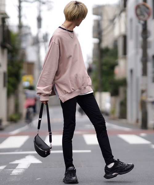 LILL(リル)の「スモーキートーンドロップショルダー袖ボリュームサイドスリットクルースウェット(スウェット・メンズ・ブルー/グリーン/ライトピンク/ダークグレー/オレンジ系その他・M/L/S)」の15枚目の写真