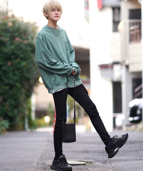 LILL(リル)の「スモーキートーンドロップショルダー袖ボリュームサイドスリットクルースウェット(スウェット・メンズ・ブルー/グリーン/ライトピンク/ダークグレー/オレンジ系その他・M/L/S)」の11枚目の写真