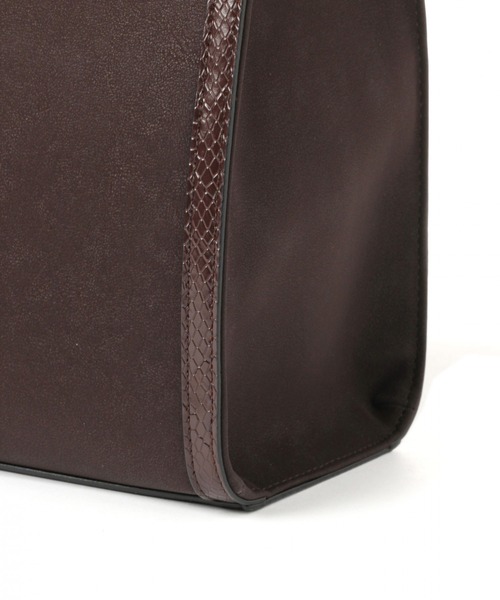 LAKOLE（ラコレ）の「アニマル柄切り替え2WAYトートバッグ / LAKOLE（ショルダーバッグ・レディース・ブラウン/ベージュ・FREE）」の5枚目の写真