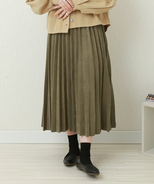 CHARM BERRY TIC(チャームベリーチック)の「スウェードポンチ アコーディオンプリーツスカート(スカート・レディース・アイボリー/ピンク/ベージュ/カーキ/ブラック・M/L)」の4枚目の写真