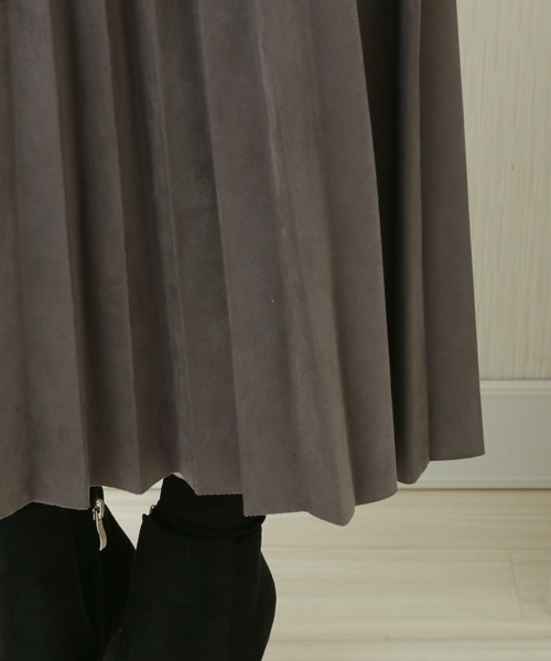 CHARM BERRY TIC(チャームベリーチック)の「スウェードポンチ アコーディオンプリーツスカート(スカート・レディース・アイボリー/ピンク/ベージュ/カーキ/ブラック・M/L)」の13枚目の写真