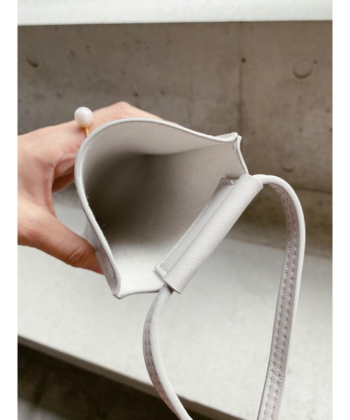 SHENERY（シーナリー）の「バイカラーミニショルダー（ショルダーバッグ・レディース・グレー/ベージュ/ブラック・FREE）」の7枚目の写真