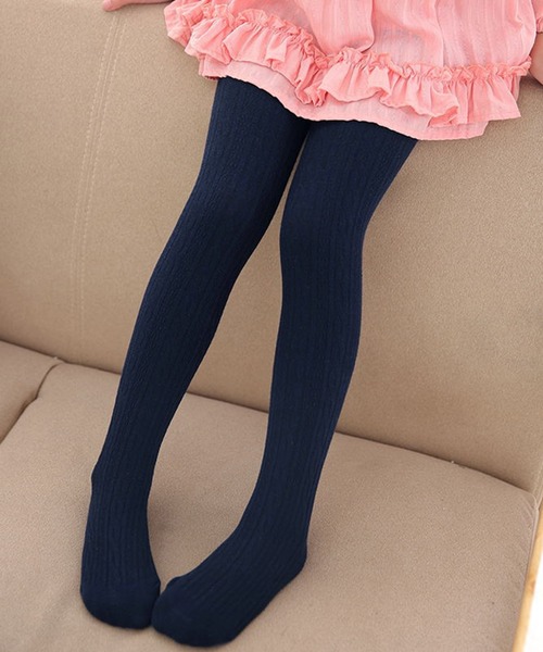 TeddyShop（テディショップ）の「キッズ ケーブル編みストレッチタイツ（タイツ/ストッキング・キッズ・チャコールグレー/ワインレッド/ベージュ/グレー/ラベンダー/パープル/ピンク/ネイビー/ブラック/ホワイト・95/135/125/115/105）」の6枚目の写真
