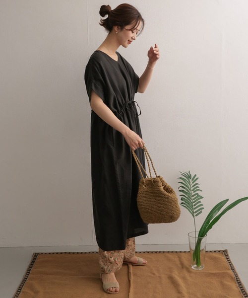 新品タグ付き　2WAY仕様ウールVネックワンピース　アーバンリサーチドアーズ 新品タグ付き 2WAY仕様ウールVネックワンピース アーバンリサーチドアーズ