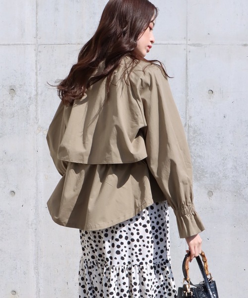 BLUEEAST(ブルーイースト)の「キャンディースリーブショートトレンチ(トレンチコート・レディース・ベージュ/カーキ・MEDIUM)」の10枚目の写真