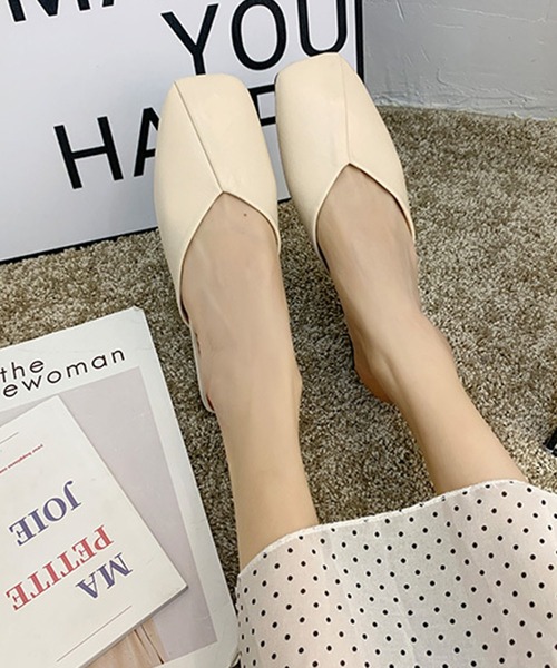 me+em select（ミームセレクト）の「【数量限定販売】Ｖカットスクエアトゥミュールサンダル（サンダル・レディース・ブラック/グリーン/ホワイト・23.5/24.5/24/23）」の4枚目の写真