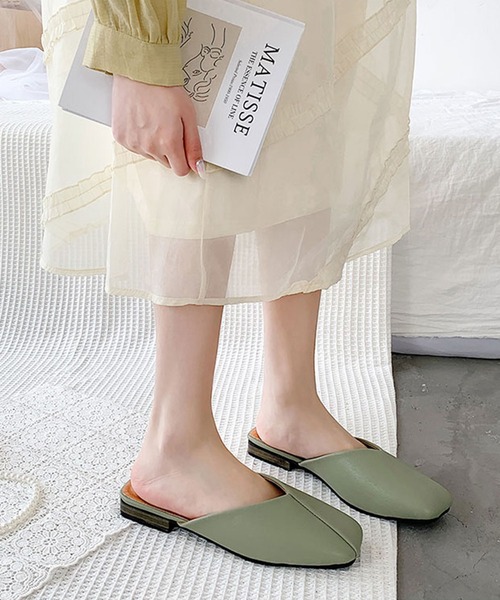 me+em select（ミームセレクト）の「【数量限定販売】Ｖカットスクエアトゥミュールサンダル（サンダル・レディース・ブラック/グリーン/ホワイト・23.5/24.5/24/23）」の14枚目の写真