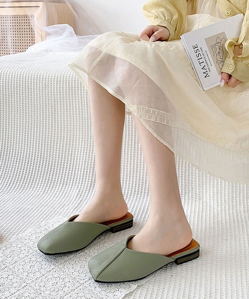 me+em select（ミームセレクト）の「【数量限定販売】Ｖカットスクエアトゥミュールサンダル（サンダル・レディース・ブラック/グリーン/ホワイト・23.5/24.5/24/23）」の15枚目の写真