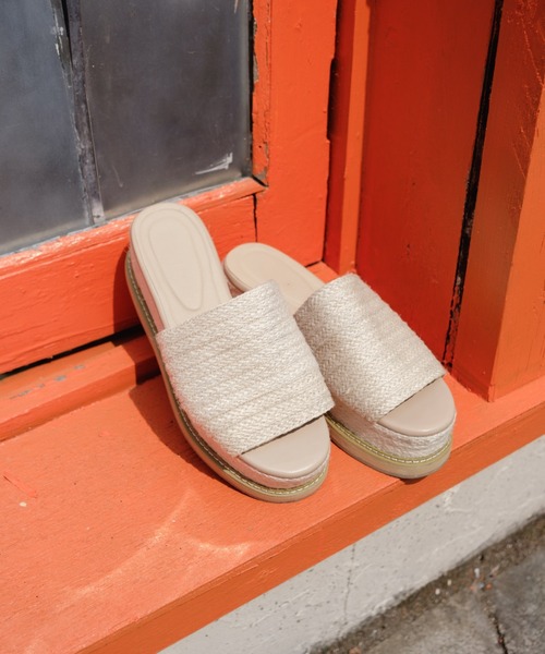 Kastane(カスタネ)の「厚底カラージュートサンダル(サンダル・レディース・ブラック/アイボリー・36/38/37)」の2枚目の写真